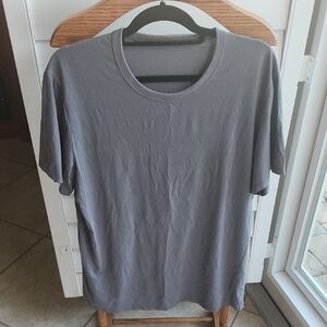 Lululemon Men's Gray T-Shirt